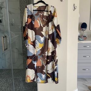 Size medium colorful perfect for fall quarter sleeve kimono